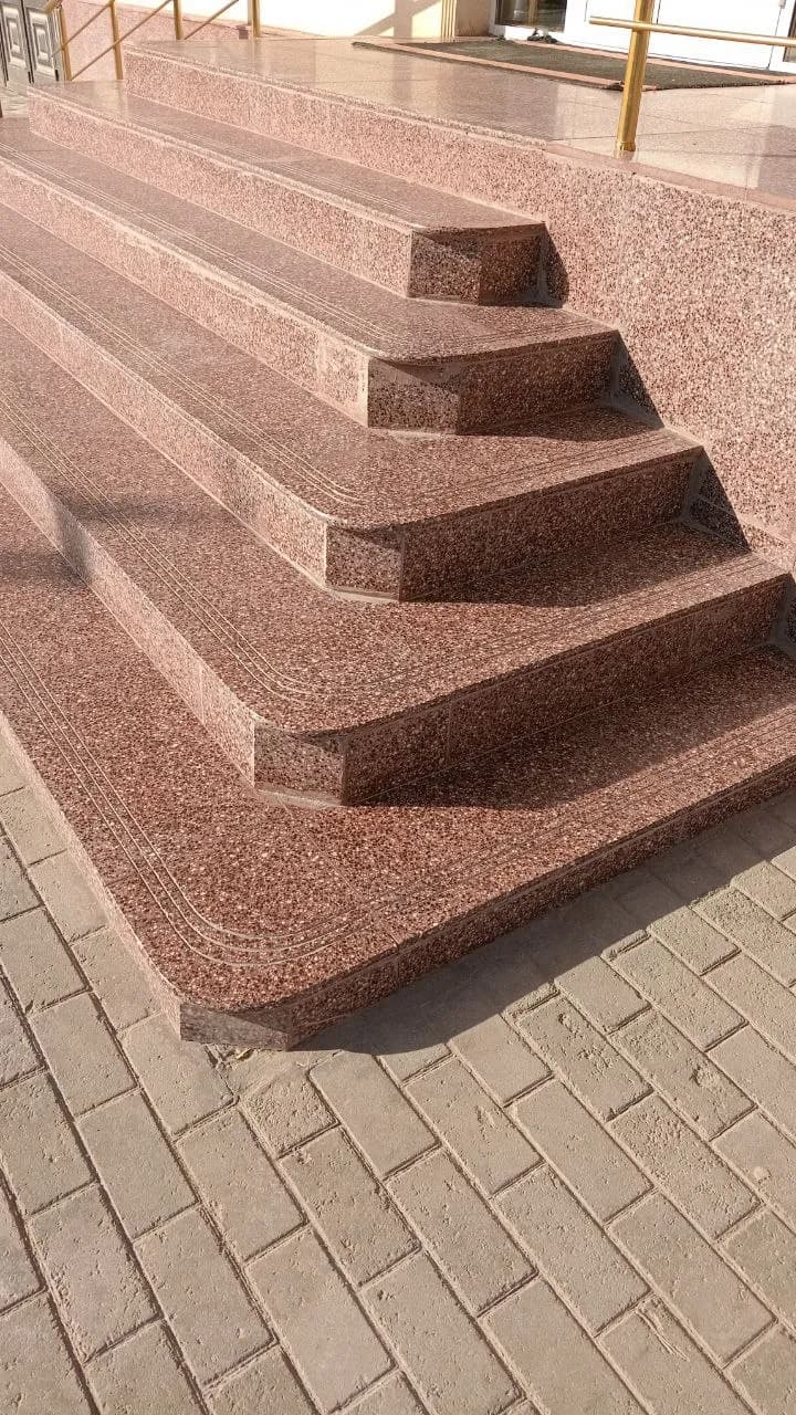 В интерьере
