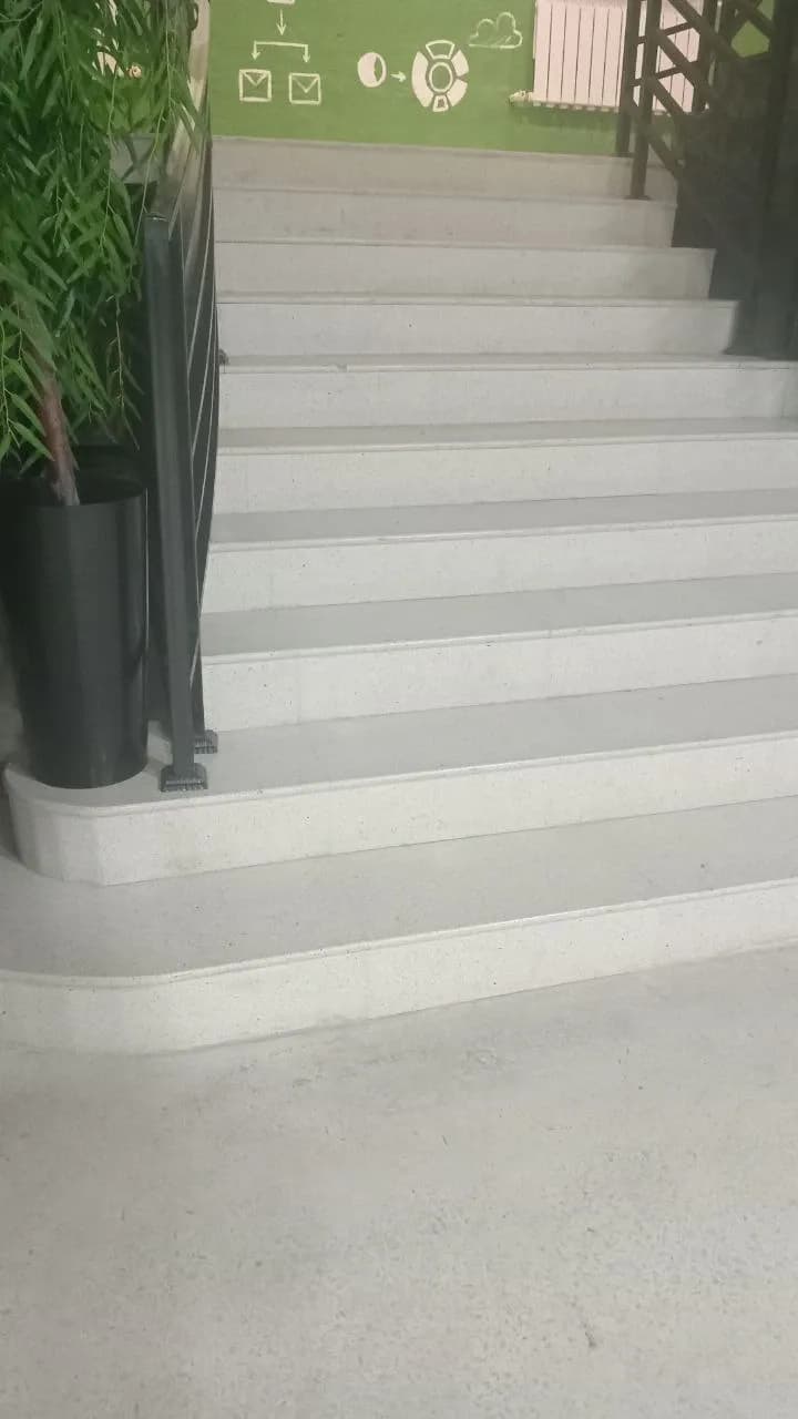 Ступени, белый